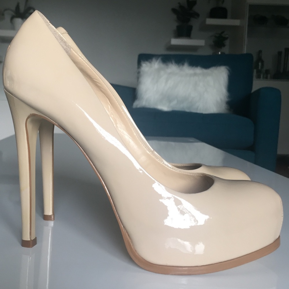 Kelsi by Kelsi Dagger Linzy Pump